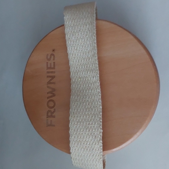 FREE with Bundle, NWOT DETOX MASSAGE BRUSH  from FROWNIES - Picture 2 of 4